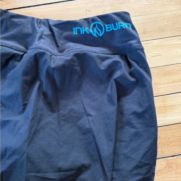 Ink burn skort black with blue patterned shorts - Picture 6 of 8